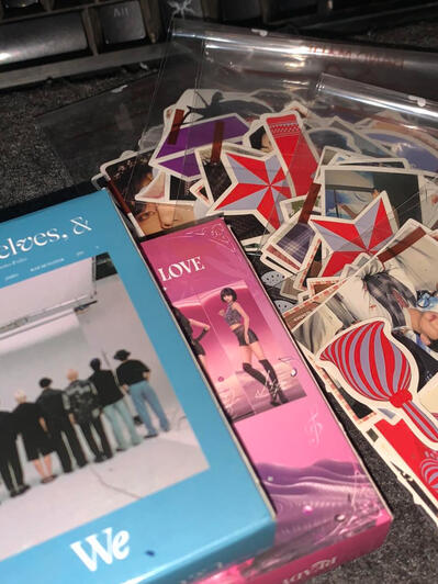 STICKER AND LOMO